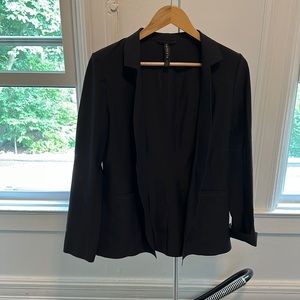Sporty blazer from Athleta. Great for going from travel to work meeting.